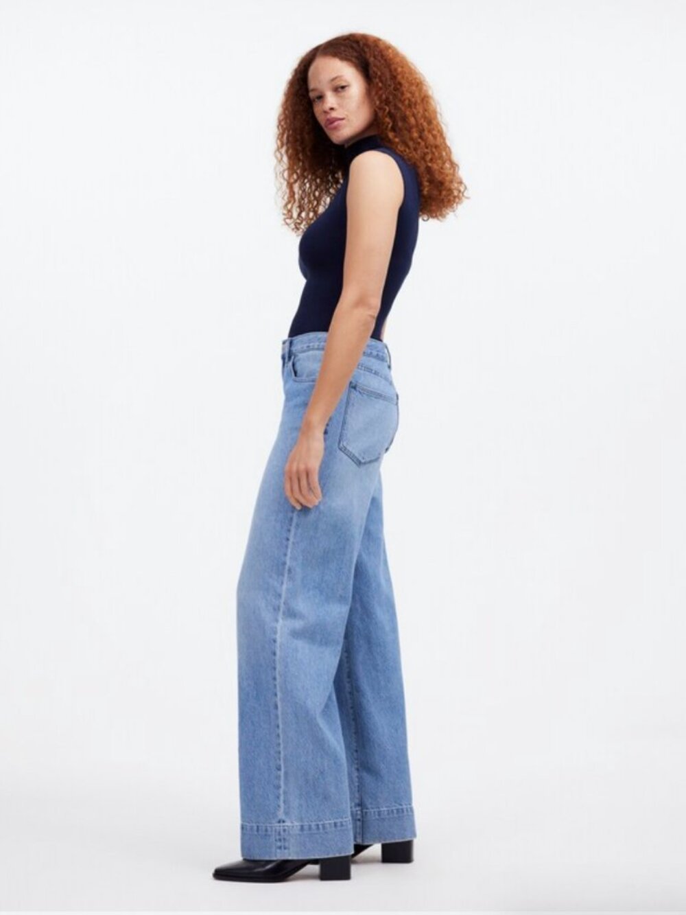 Madewell Superwide-Leg Jeans in Lintz Wash - Size 29